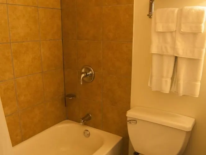 Hotel Red Roof & Conference Center Chicago - N Aurora/ Naperville