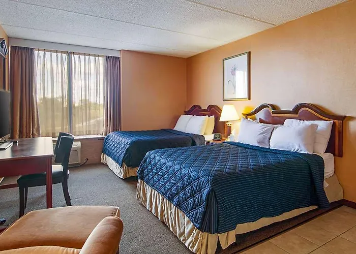 Red Roof & Conference Center Chicago - N Aurora/ Naperville Hotel 2*