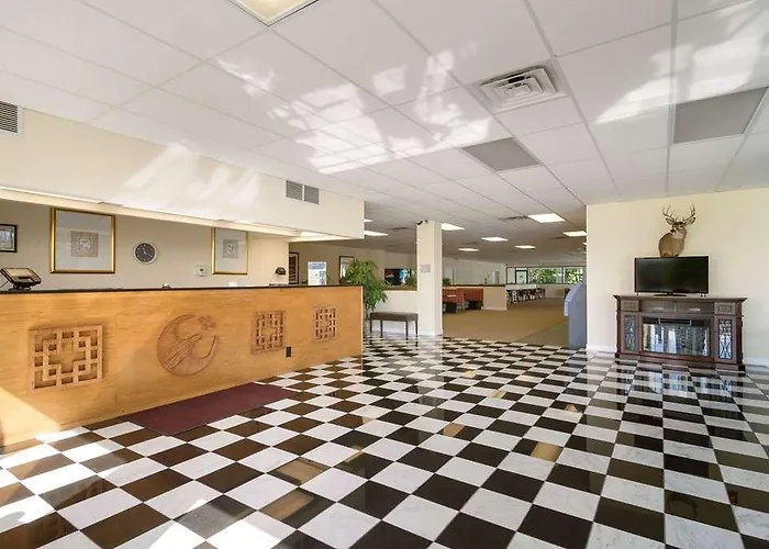 Hotel Red Roof & Conference Center Chicago - N Aurora/ Naperville North Aurora