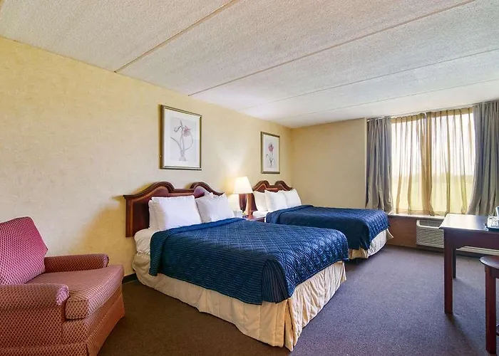 Hotel Red Roof & Conference Center Chicago - N Aurora/ Naperville