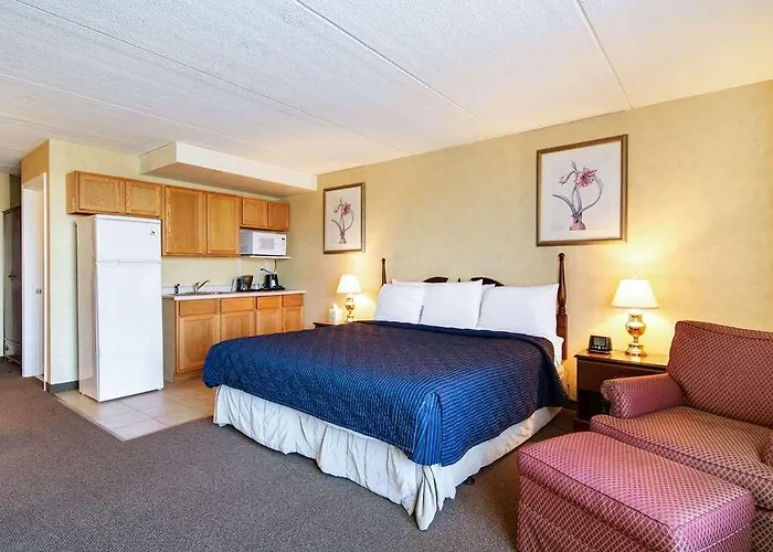 Hotel Red Roof & Conference Center Chicago - N Aurora/ Naperville