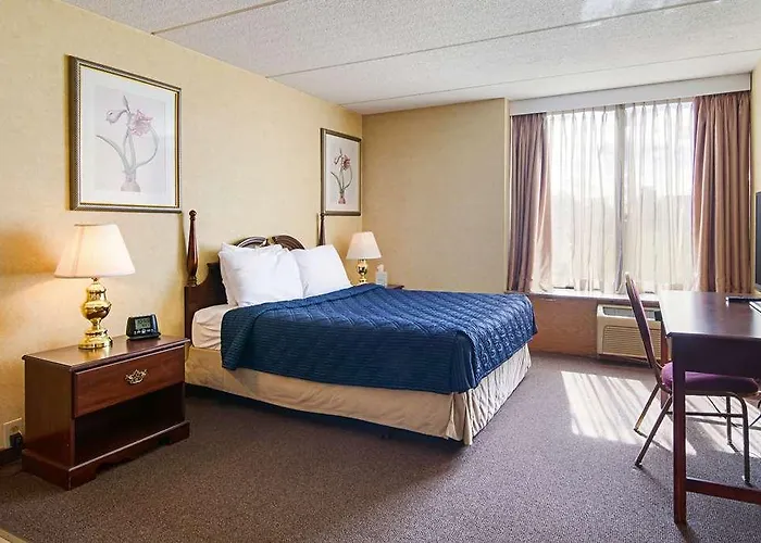 Hotel Red Roof & Conference Center Chicago - N Aurora/ Naperville North Aurora