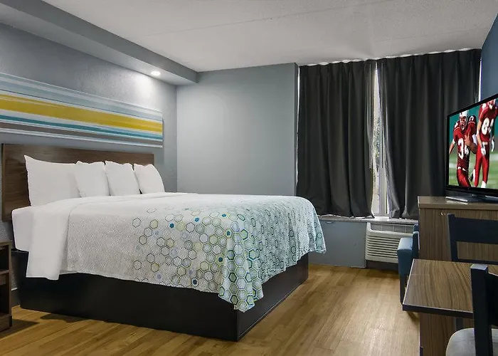 Red Roof & Conference Center Chicago - N Aurora/ Naperville Hotel 2*
