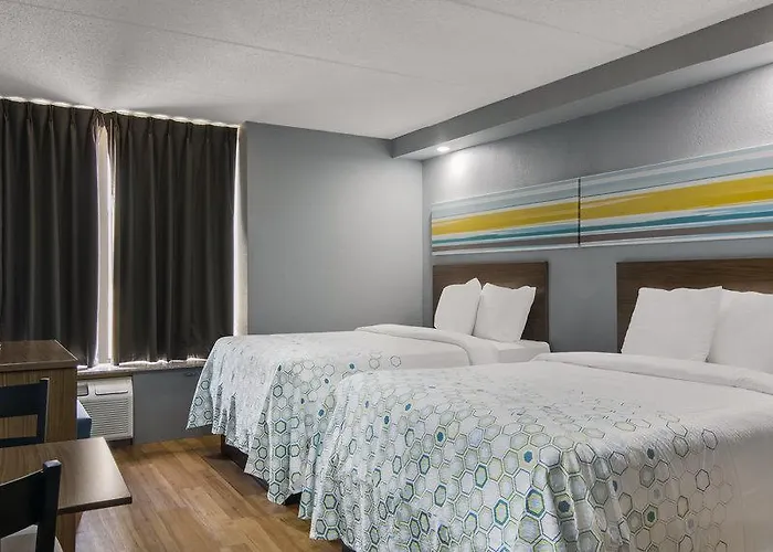 Hotel Red Roof & Conference Center Chicago - N Aurora/ Naperville 2*