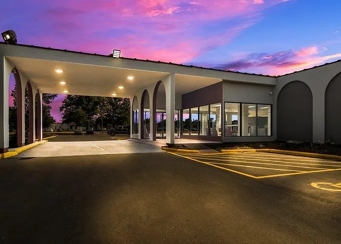 Hotel Red Roof & Conference Center Chicago - N Aurora/ Naperville 2*