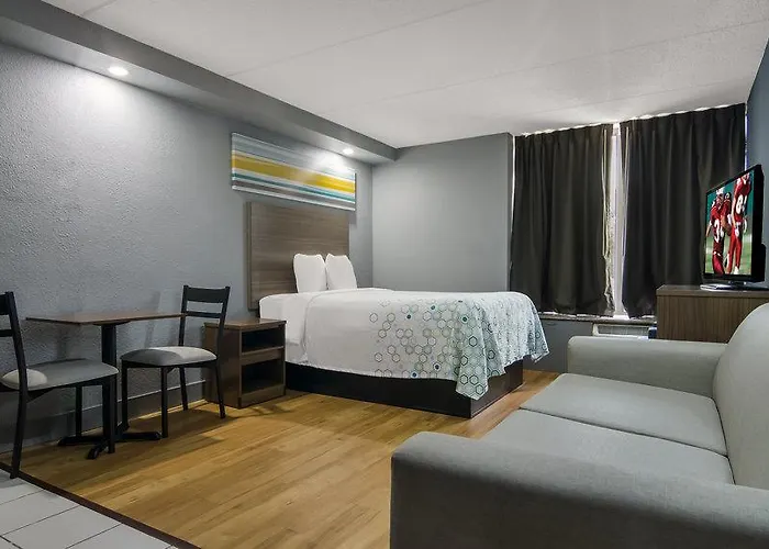 Red Roof & Conference Center Chicago - N Aurora/ Naperville Hotel 2*
