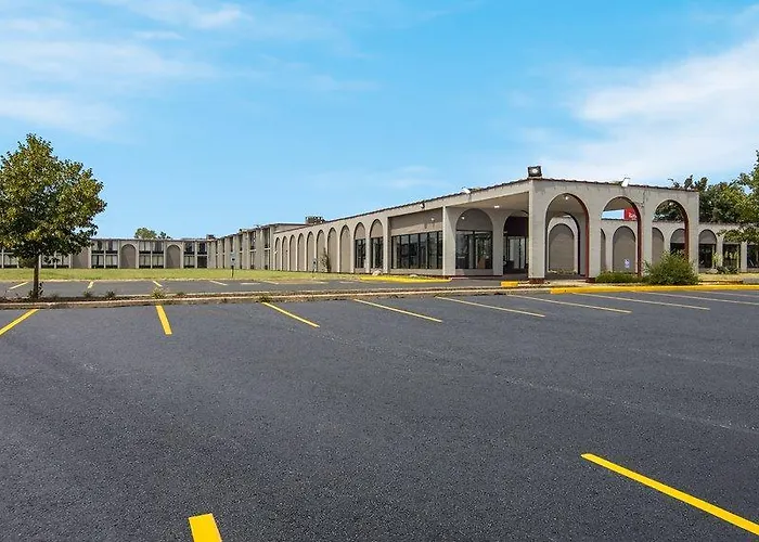 Hotel Red Roof & Conference Center Chicago - N Aurora/ Naperville 2*