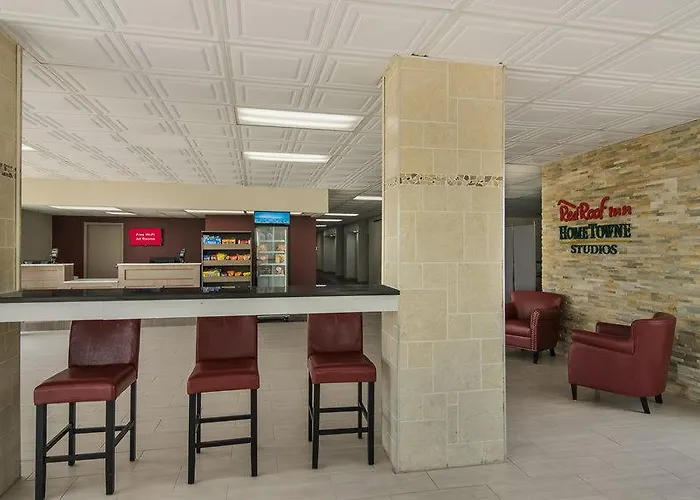 Hotel Red Roof & Conference Center Chicago - N Aurora/ Naperville 2*