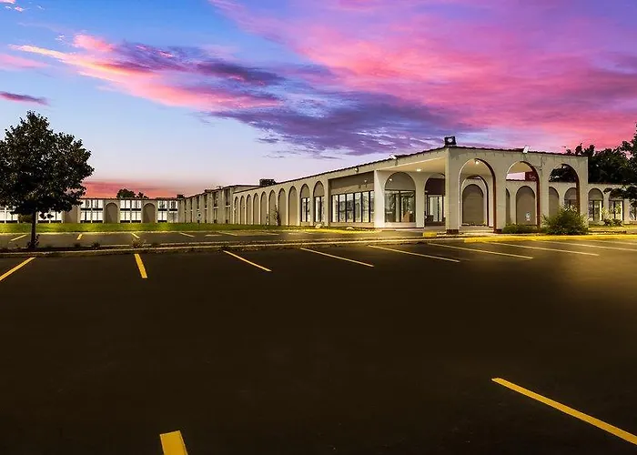 Red Roof & Conference Center Chicago - N Aurora/ Naperville Hotel 2*