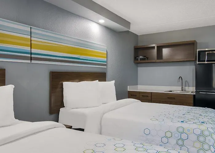 Hotel Red Roof & Conference Center Chicago - N Aurora/ Naperville 2*
