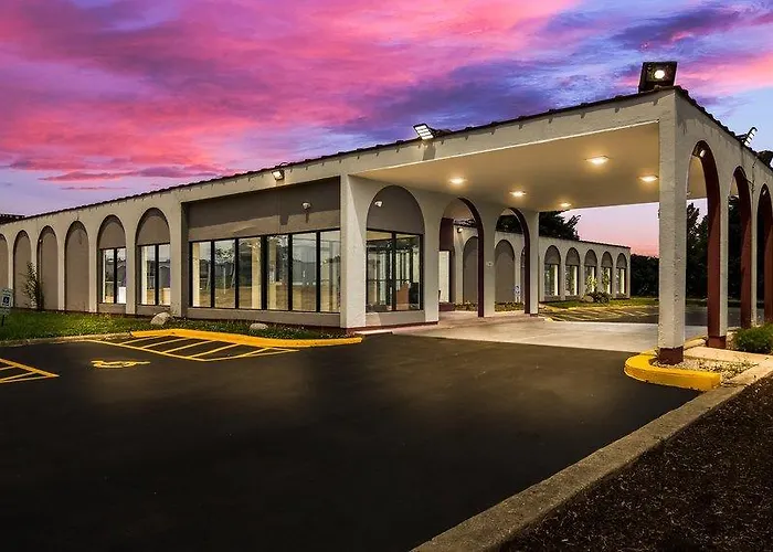 Hotel Red Roof & Conference Center Chicago - N Aurora/ Naperville 2*