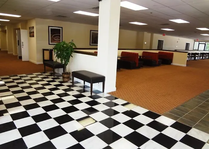 Red Roof & Conference Center Chicago - N Aurora/ Naperville Hotel 2*