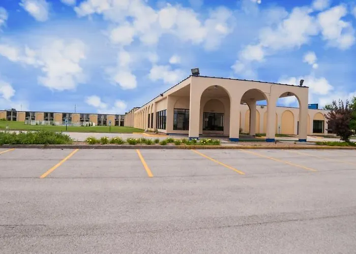 Hotel Red Roof & Conference Center Chicago - N Aurora/ Naperville North Aurora