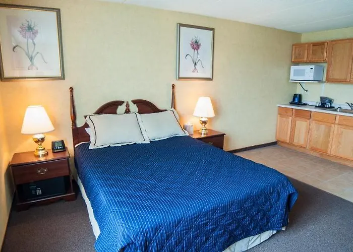Red Roof & Conference Center Chicago - N Aurora/ Naperville Hotel 2*