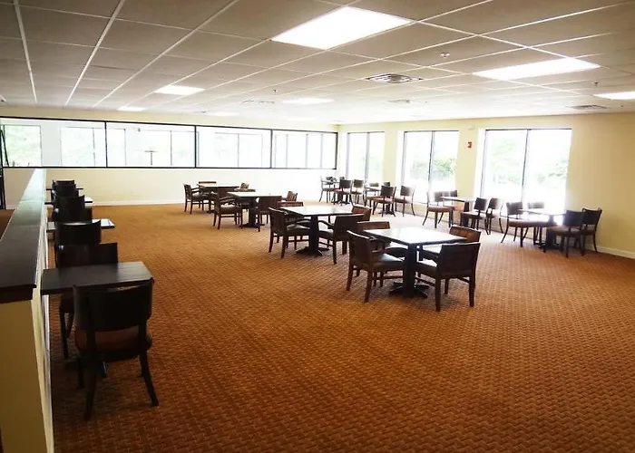 Hotel Red Roof & Conference Center Chicago - N Aurora/ Naperville 2*