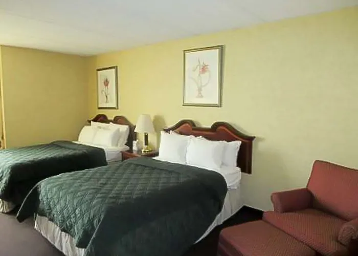 Red Roof & Conference Center Chicago - N Aurora/ Naperville 2*